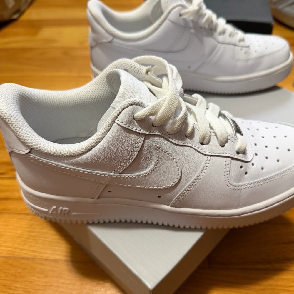 Nike Women All-White Low-Top Sneakers